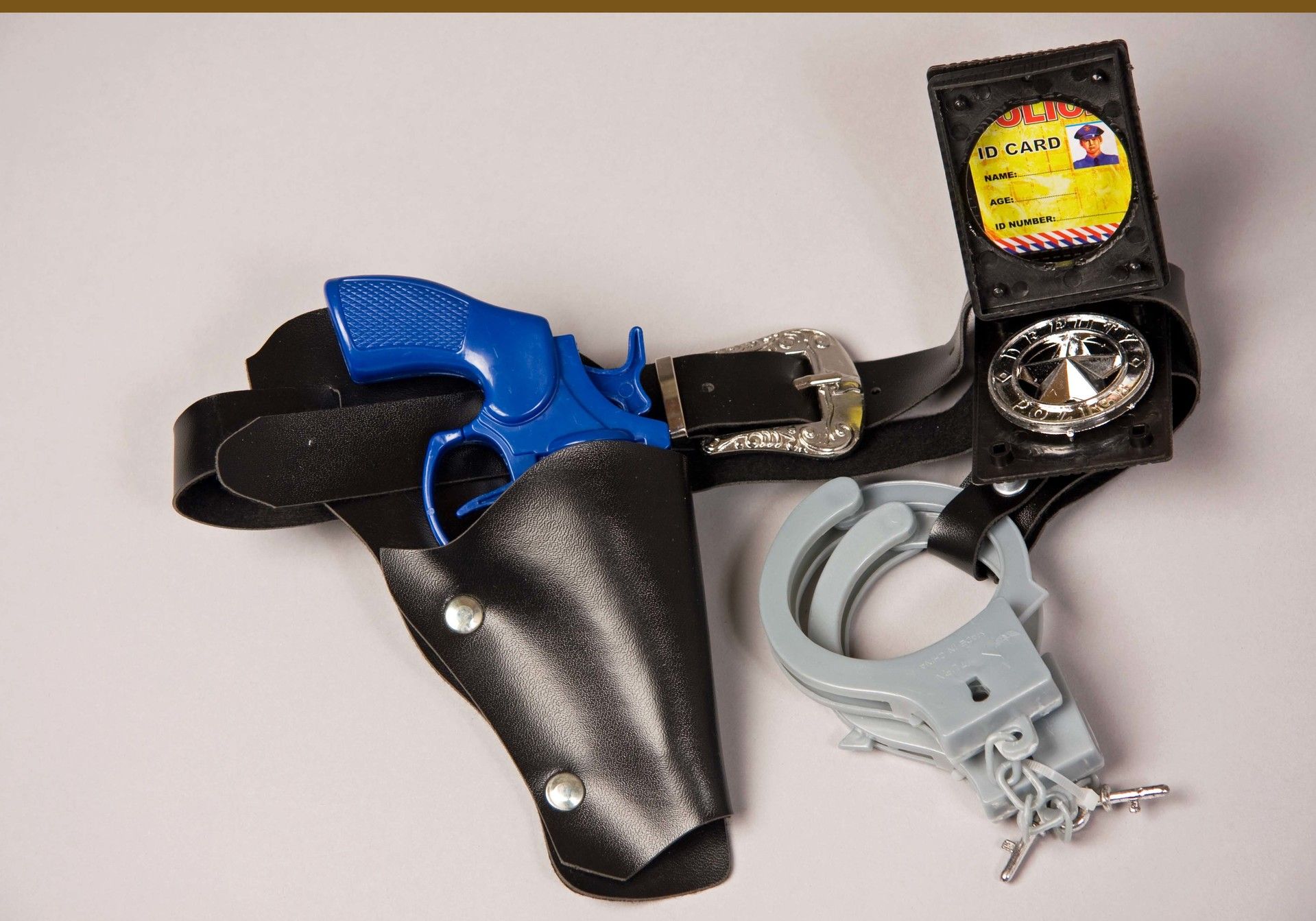 Police-Set: Grtel, Pistole, Handschellen, Marke