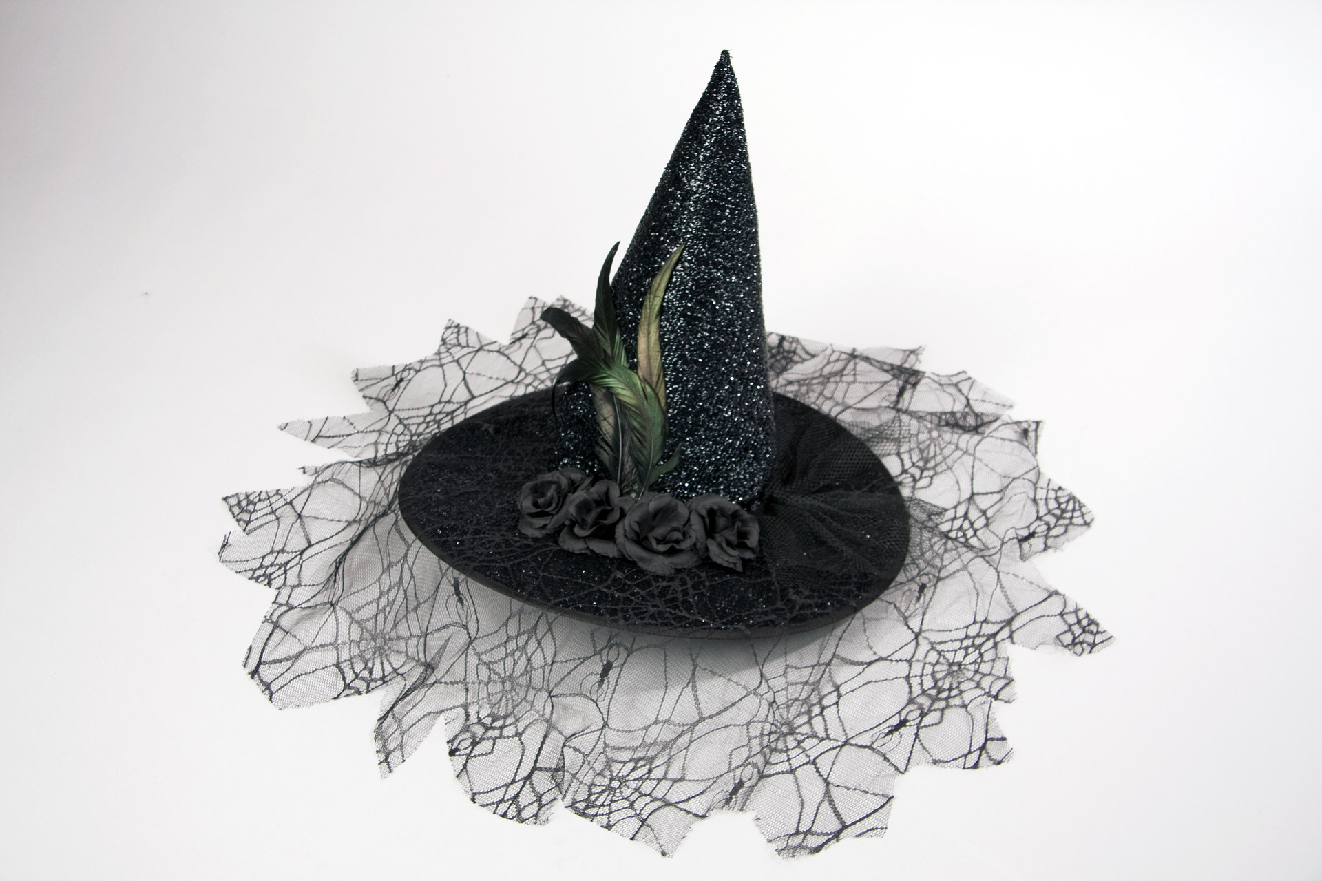 Hexenhut schwarz, mit Blumen und Schleier