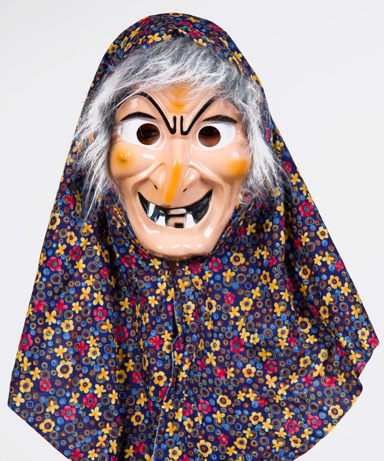 Hexenmaske mit Kopftuch und Haar