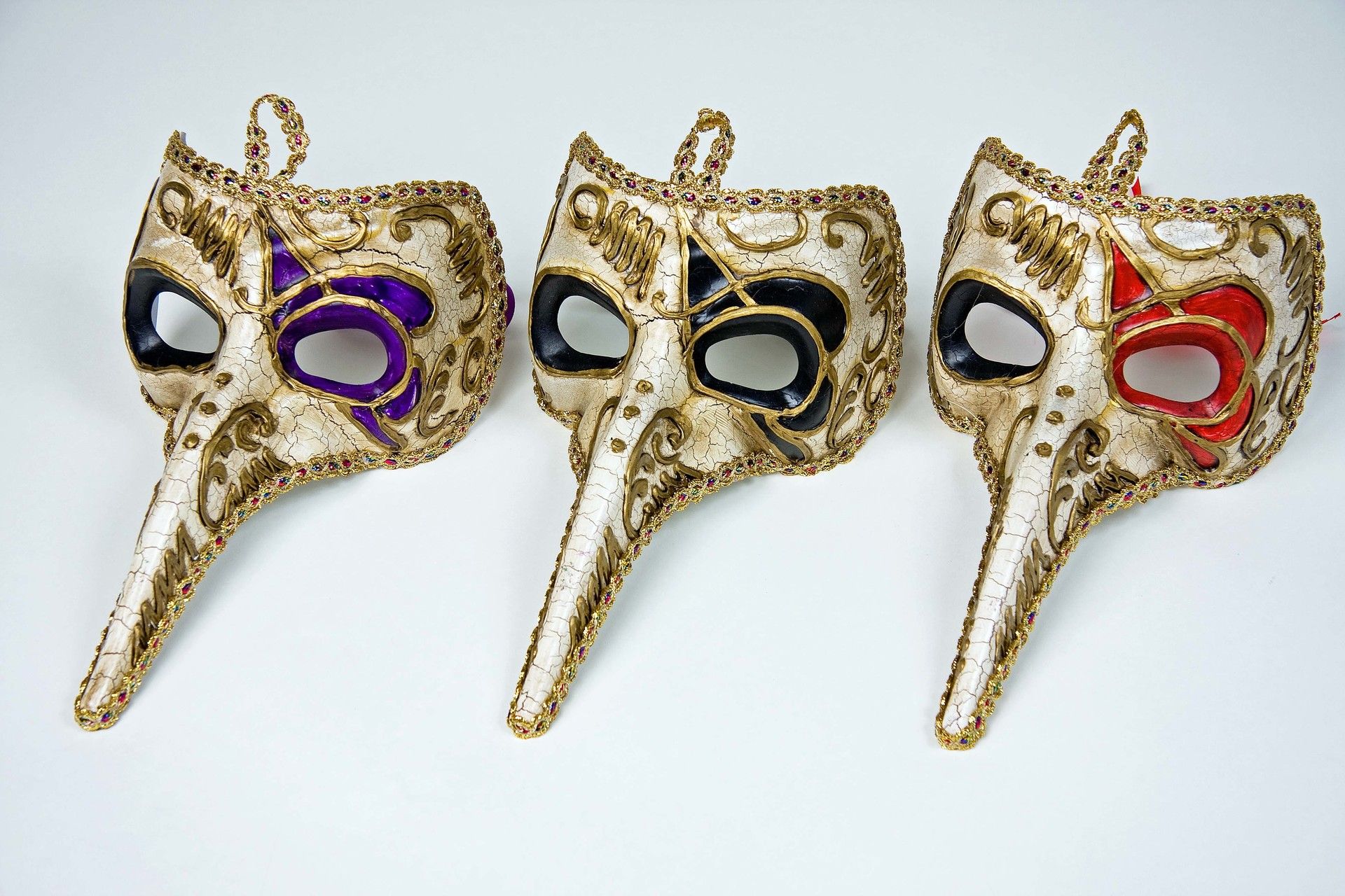 Pantalone: Schnabelmaske gold/rot