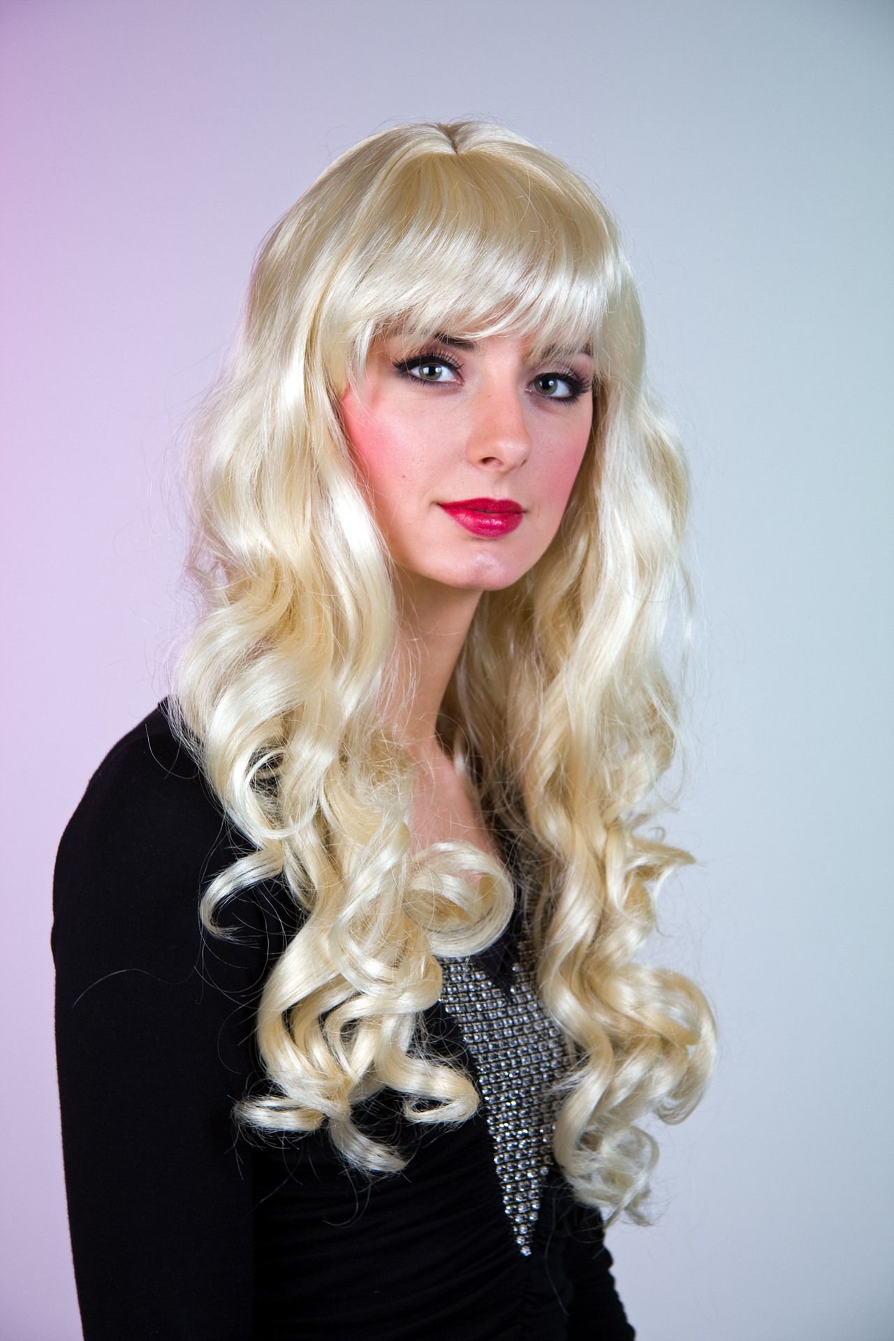 Emilia: Langhaarpercke mit Pony, blond